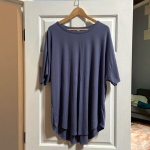 Short sleeve, tunic style Old Navy workout top